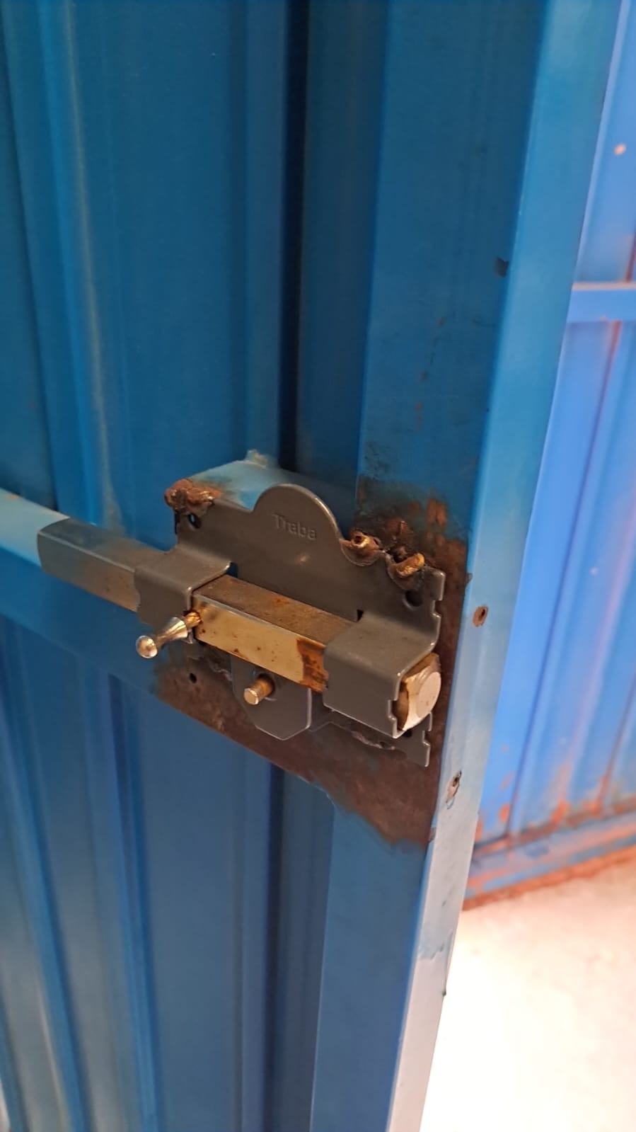 Cerrojo de seguridad instalado